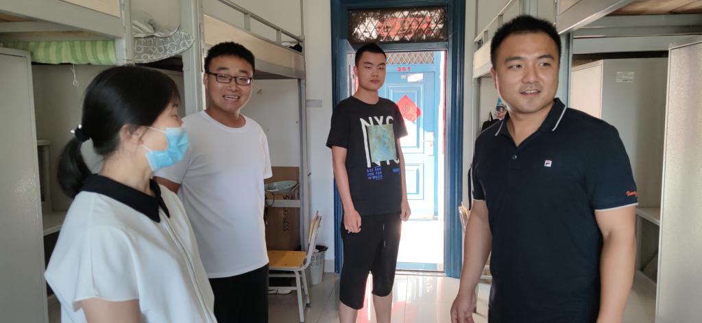 大学新生开学请假